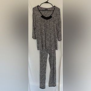 Cute and Super Comfy! 2 Piece Womens Pajama Set Large